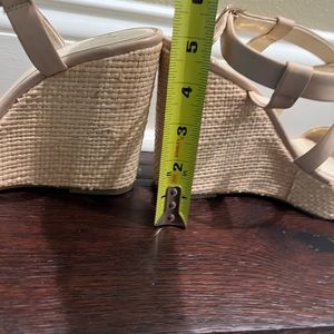 Like new cute beige Jessica Simpson wedges  size 8.5